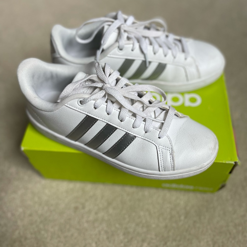 Adidas Sneaker - White/Silver Leather - Size 7